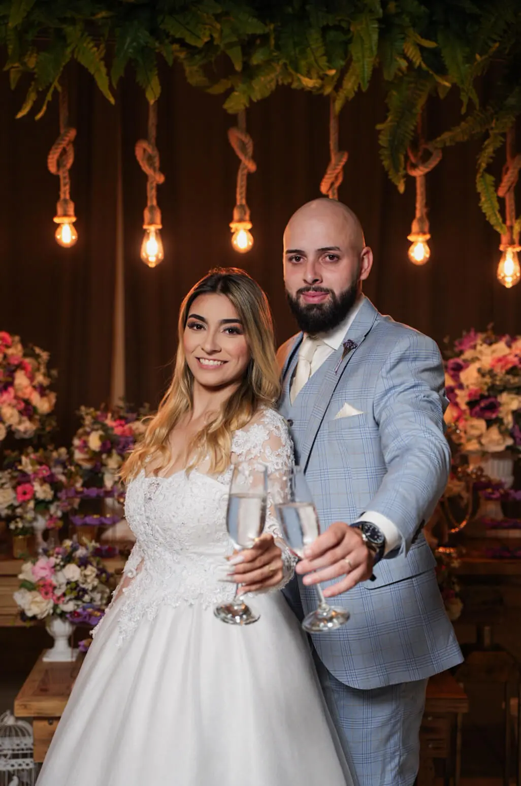 Noivos se beijando na Mansão Moriah Arujá SP